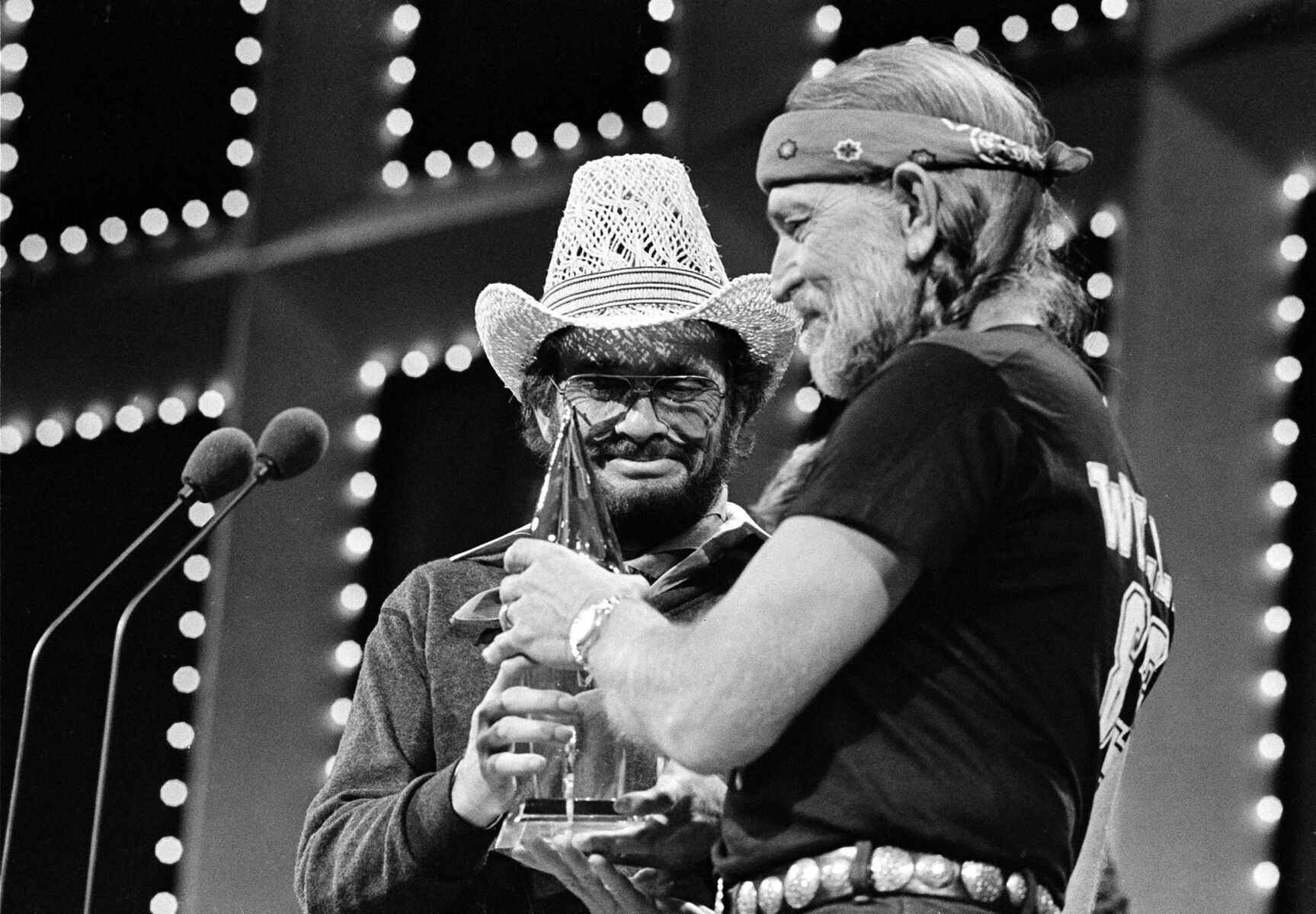 1983: Willie Nelson and Merle Haggard